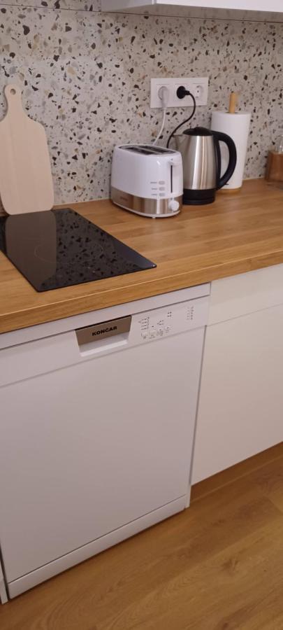 Studio Apartman Four Pearls 카를로바츠 외부 사진