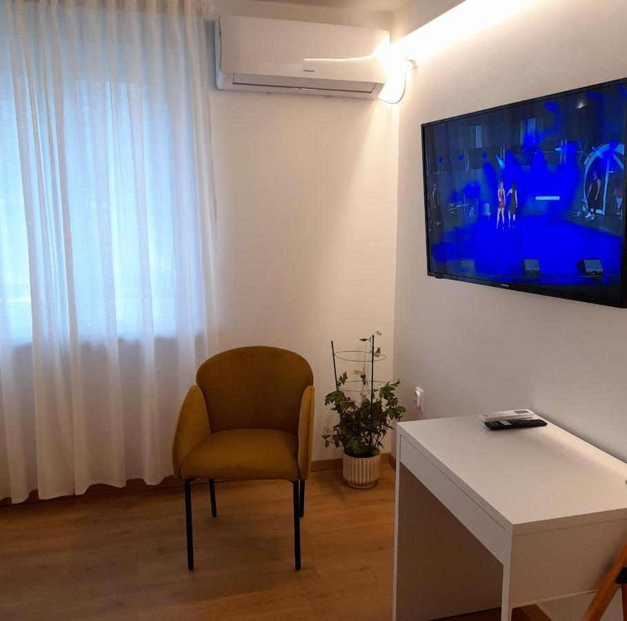 Studio Apartman Four Pearls 카를로바츠 외부 사진