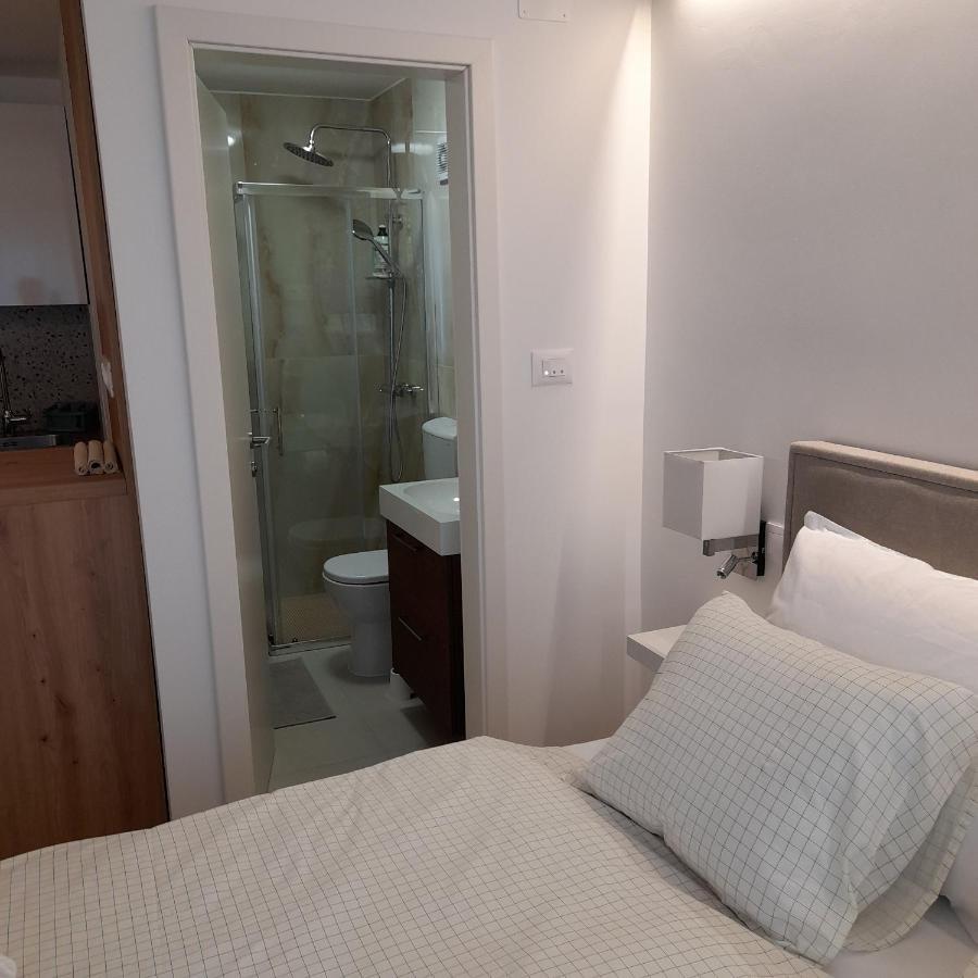 Studio Apartman Four Pearls 카를로바츠 외부 사진