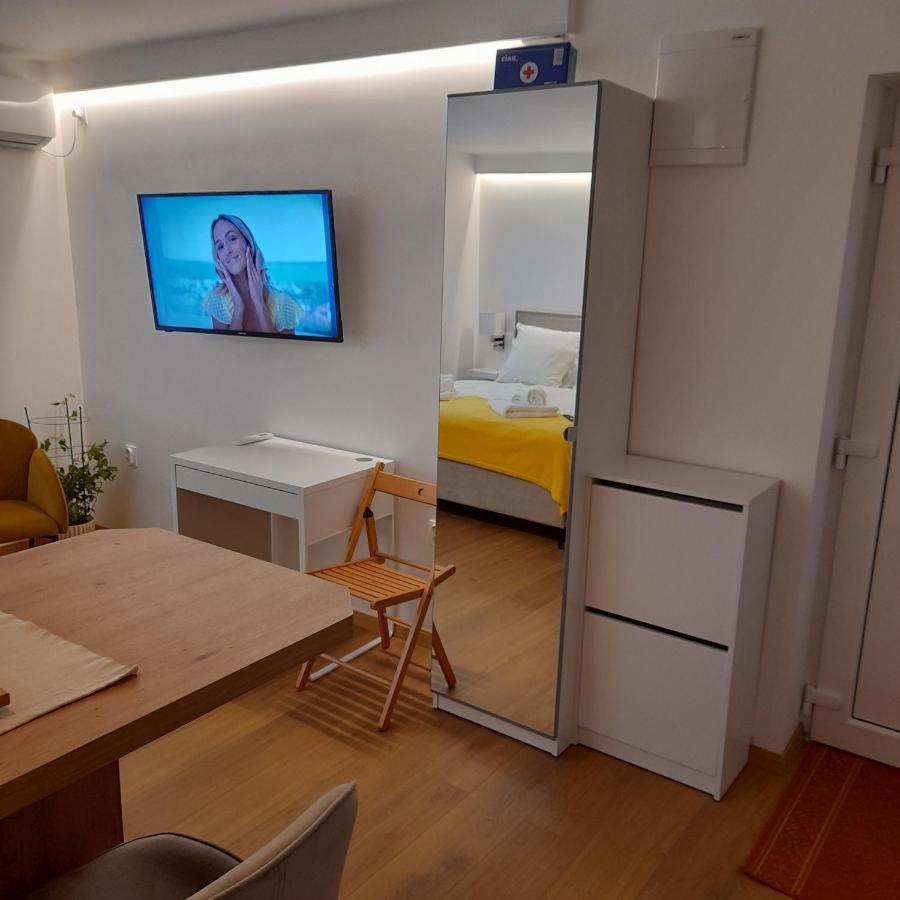 Studio Apartman Four Pearls 카를로바츠 외부 사진