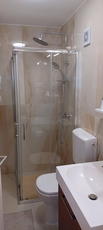 Studio Apartman Four Pearls 카를로바츠 외부 사진