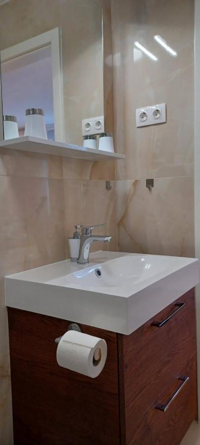 Studio Apartman Four Pearls 카를로바츠 외부 사진